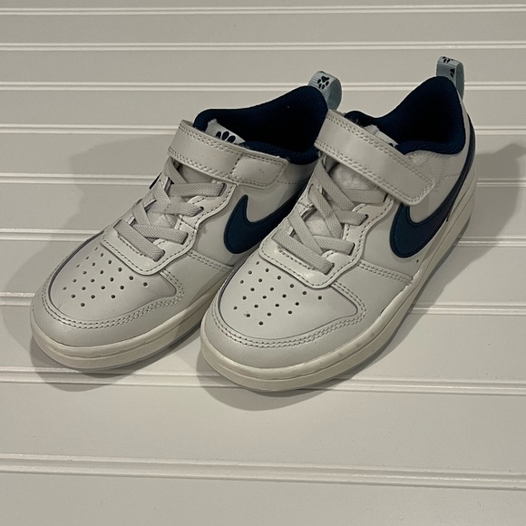 nike paw print shoes